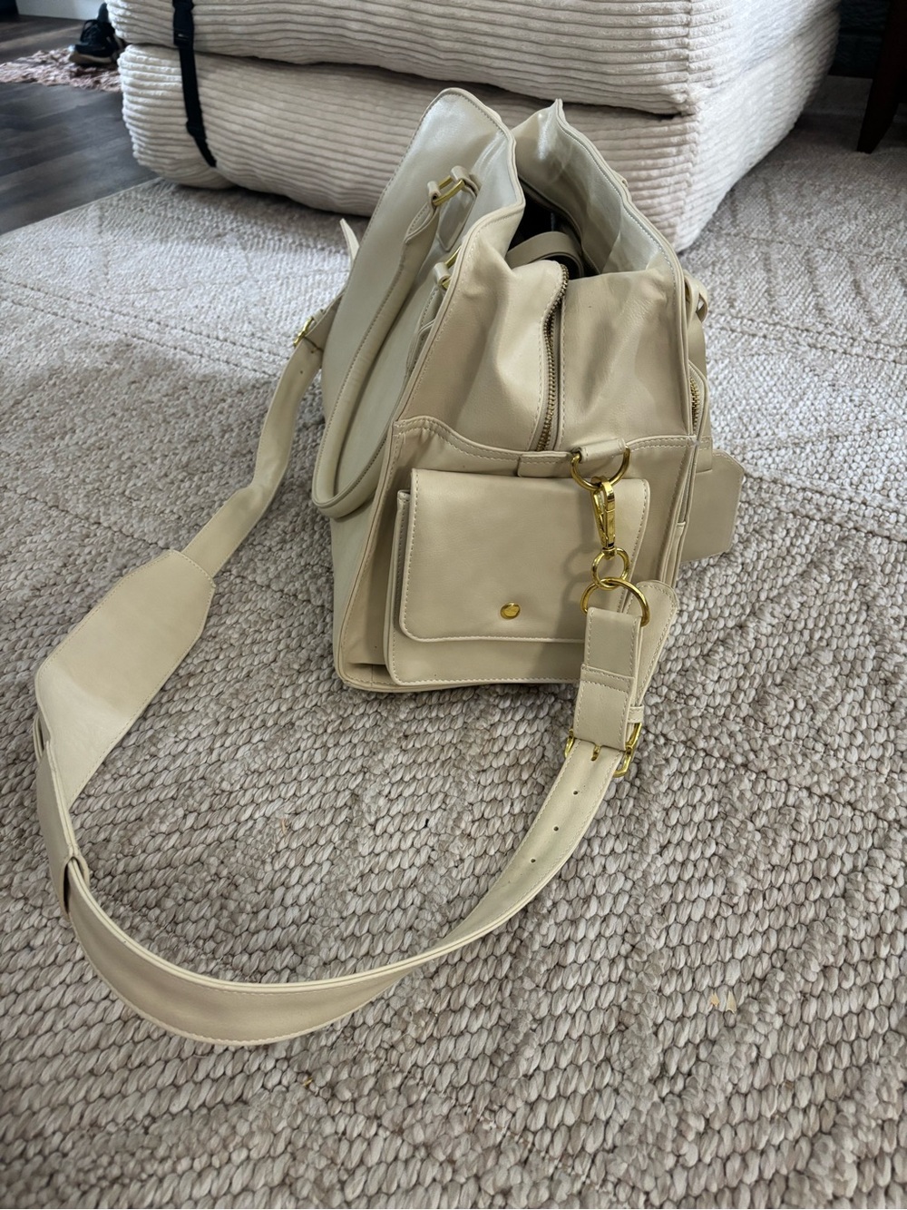 Cream Quilted Leather Tote Bag with Gold Hardware - Picture 4 of 5